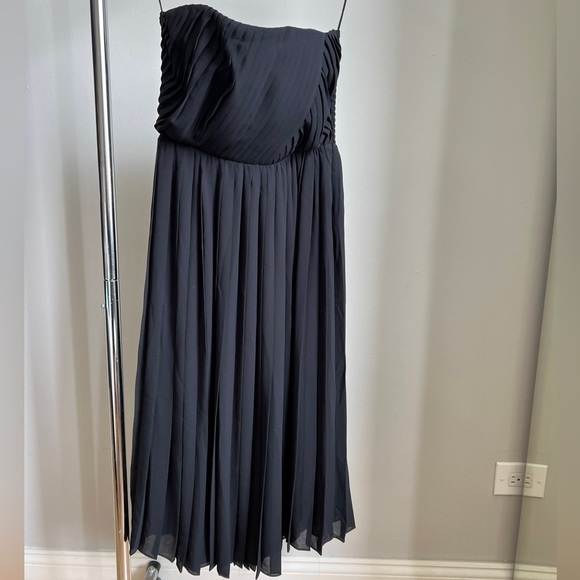 & Other Stories Black Strapless Pleated dress in Size 4 - Picture 1 of 9